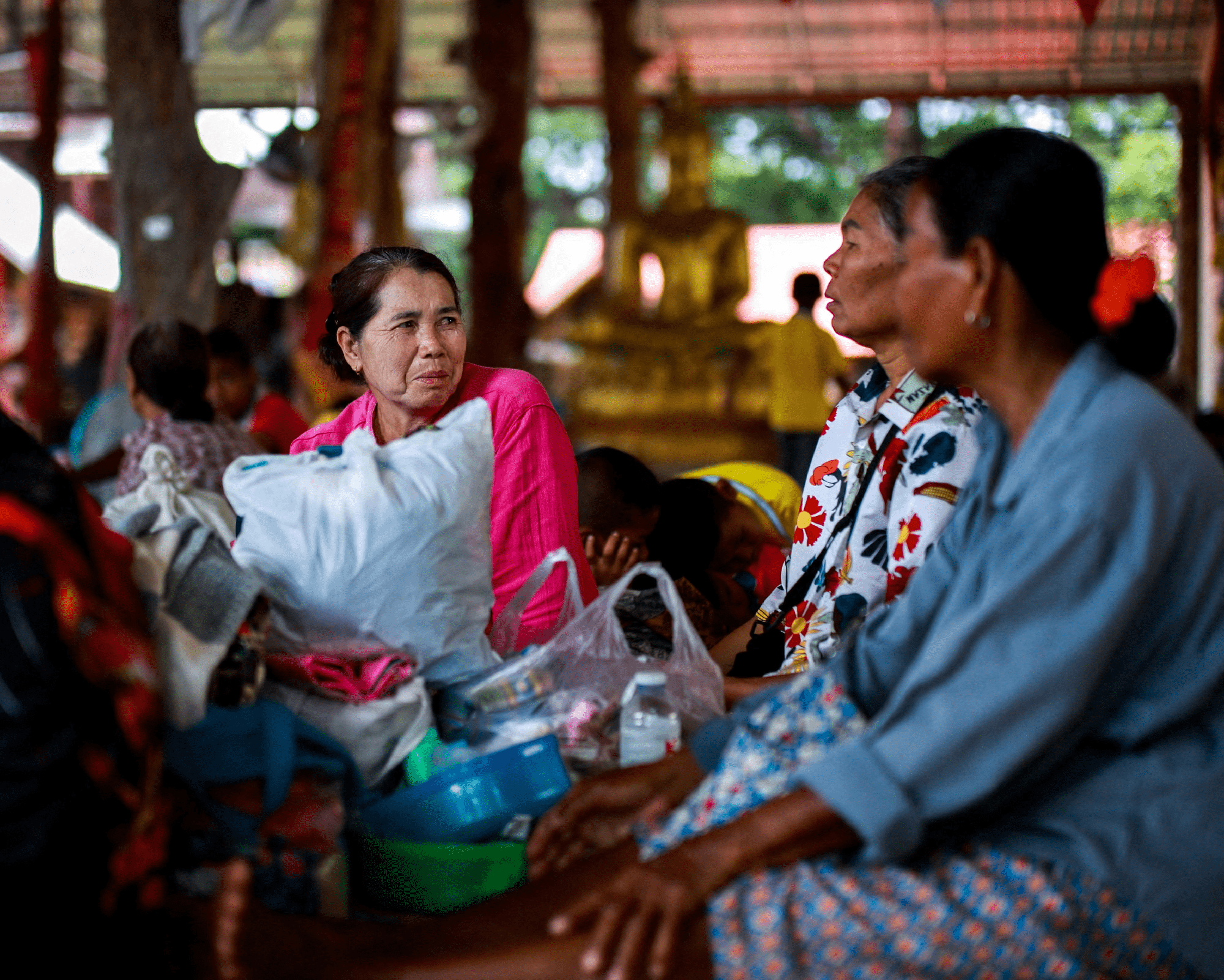 Nỗi đau xé lòng của người đàn ông mất vợ và hai con khi đang đi mua đồ ăn vặt trong vụ 7-Eleven ở Thái Lan nghi bị trúng hoả lực- Ảnh 2. Nỗi đau xé lòng của người đàn ông mất vợ và hai con khi đang đi mua đồ ăn vặt trong vụ 7-Eleven ở Thái Lan nghi bị trúng hoả lực- Ảnh 2.