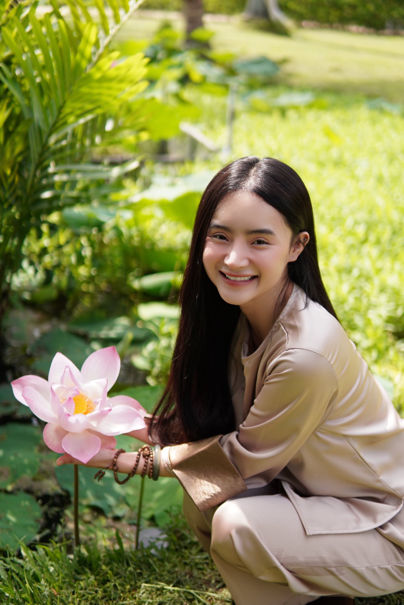 Bất ngờ trước cuộc sống hiện tại của em gái Angela Phương Trinh- Ảnh 4.