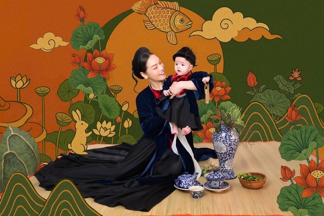 Trung thu của các con sao Việt: Cặp song sinh nhà Phương Oanh cùng mẹ phá cỗ, quý tử Trường Giang lộ rõ vẻ điển trai- Ảnh 13.