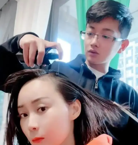 Chàng trai 24 tuổi quyết lấy vợ 41 tuổi, bố mẹ biết