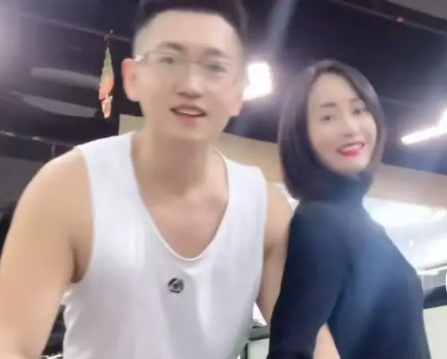 Chàng trai 24 tuổi quyết lấy vợ 41 tuổi, bố mẹ biết