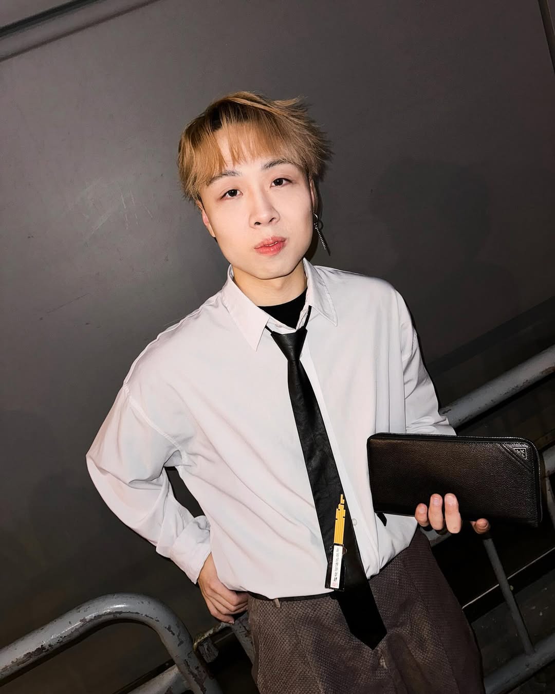 Sốc: 1 nam ca sĩ gen Z lộ clip bị