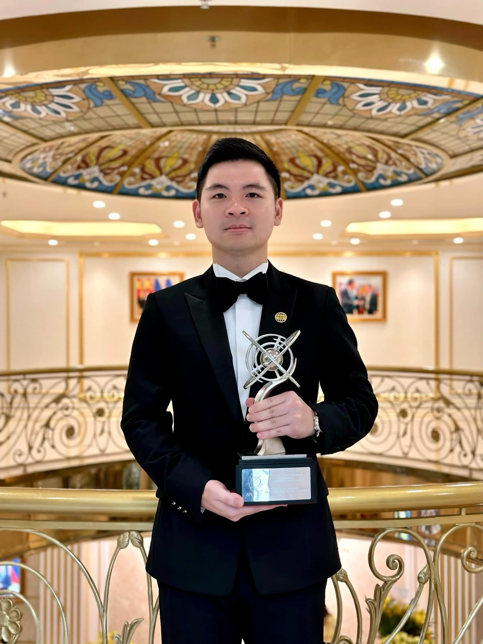 Chồng chủ tịch của