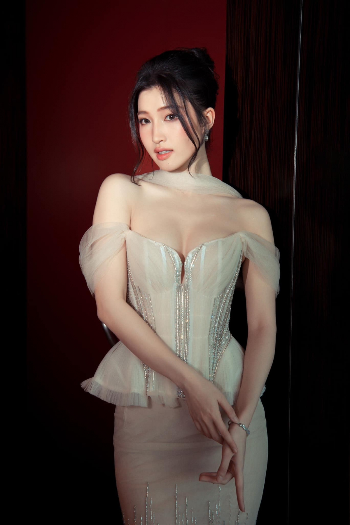 Nhà Sen Vàng mát tay: Dàn hậu lần lượt Nhà Sen Vàng mát tay: Dàn hậu lần lượt