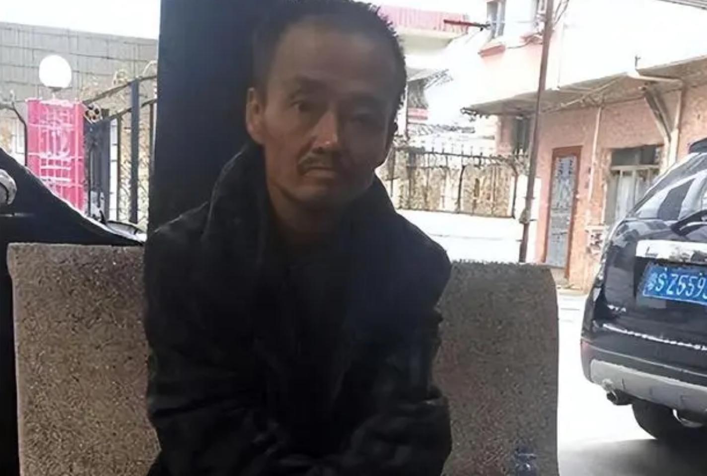 Thần đồng nhà khá giả, đỗ đại học top đầu nhưng sống lang thang, ngủ dưới gầm cầu 14 năm: Nguyên nhân ai nghe cũng