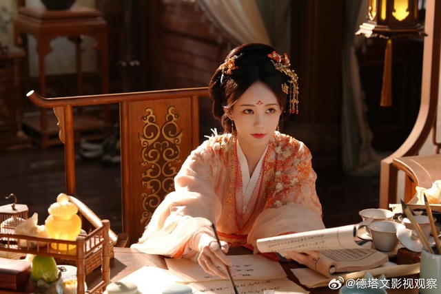 Cảnh múa mê hoặc nam nhân, mê đắm lòng người của mỹ nữ đẹp và hề nhất màn ảnh Trung Quốc lúc này- Ảnh 3.