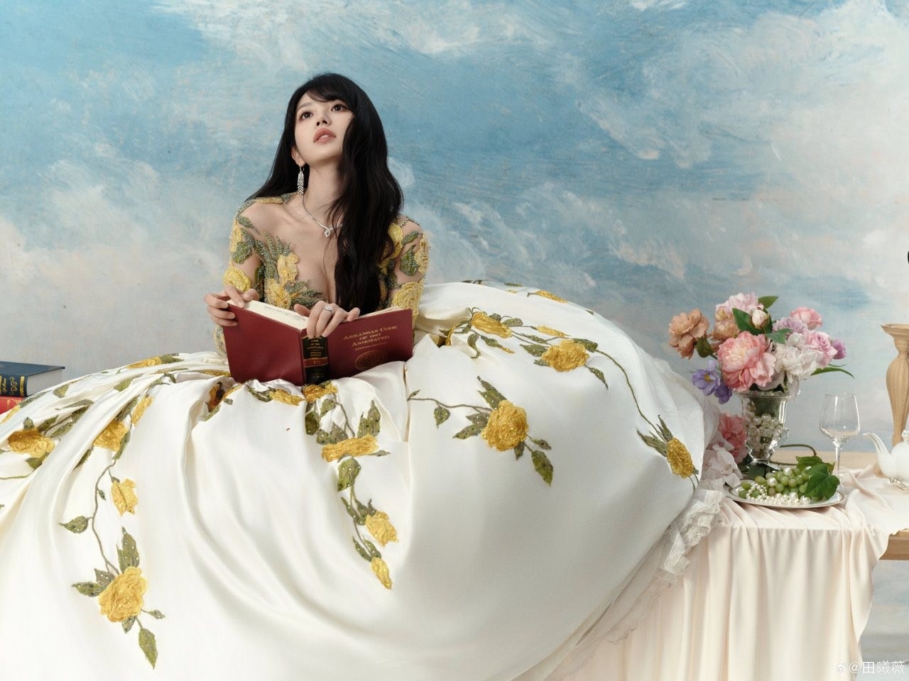 Cho 1 tỷ cũng không dám chê mỹ nhân này nửa câu: Đẹp tuyệt mỹ như bức họa cổ điển, thua công chúa mỗi cái vương miện- Ảnh 3. Cho 1 tỷ cũng không dám chê mỹ nhân này nửa câu: Đẹp tuyệt mỹ như bức họa cổ điển, thua công chúa mỗi cái vương miện- Ảnh 3.