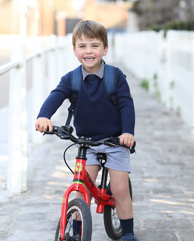 Hoàng tử bé nước Anh bất ngờ lộ diện với vẻ ngoài khác lạ, fan hoàng gia xuýt xoa vì một chi tiết nhỏ- Ảnh 5.