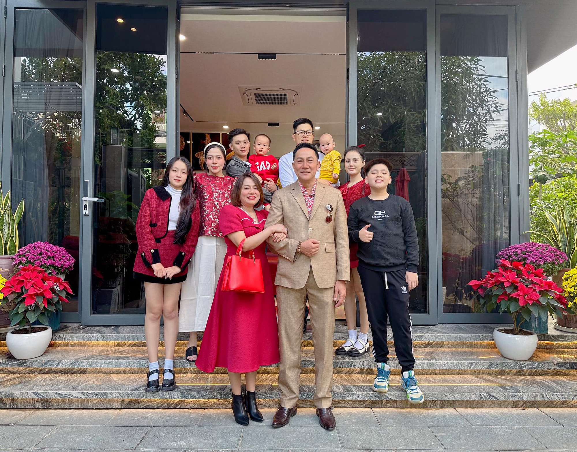 Nam NSƯT sở hữu biệt thự 2 mặt tiền gần biển ở Đà Nẵng: Từng bỏ nghề diễn làm lái xe, U60 viên mãn bên vợ và 4 con- Ảnh 5.