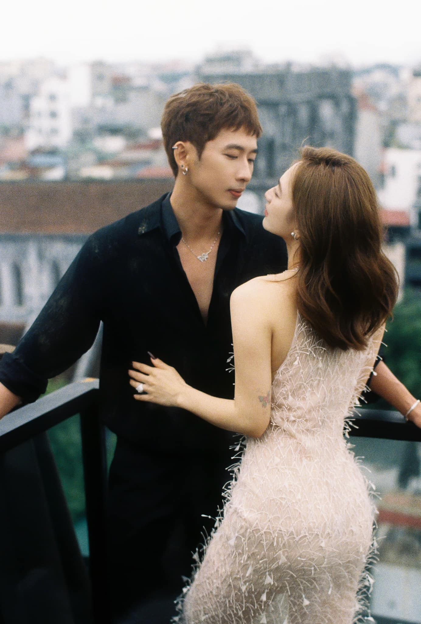 Bức ảnh phơi bày chuyện 1 cặp đôi trong hội bạn Trấn Thành đang hẹn hò?- Ảnh 3.