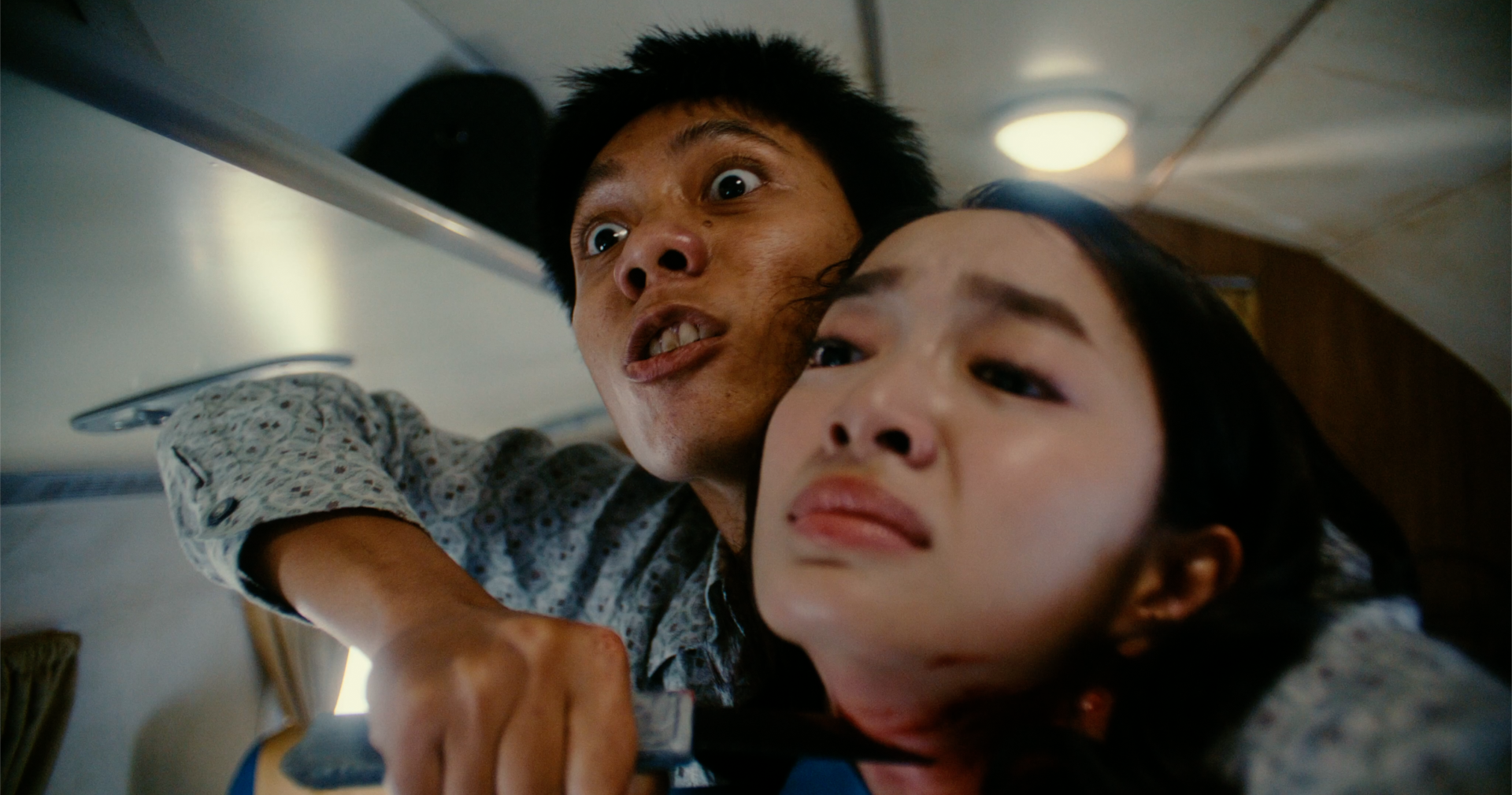 Tử Chiến Trên Không tung trailer cực căng: Thái Hòa tàn bạo chưa từng thấy, đẫm máu đến từng khung hình- Ảnh 1. Tử Chiến Trên Không tung trailer cực căng: Thái Hòa tàn bạo chưa từng thấy, đẫm máu đến từng khung hình- Ảnh 1.