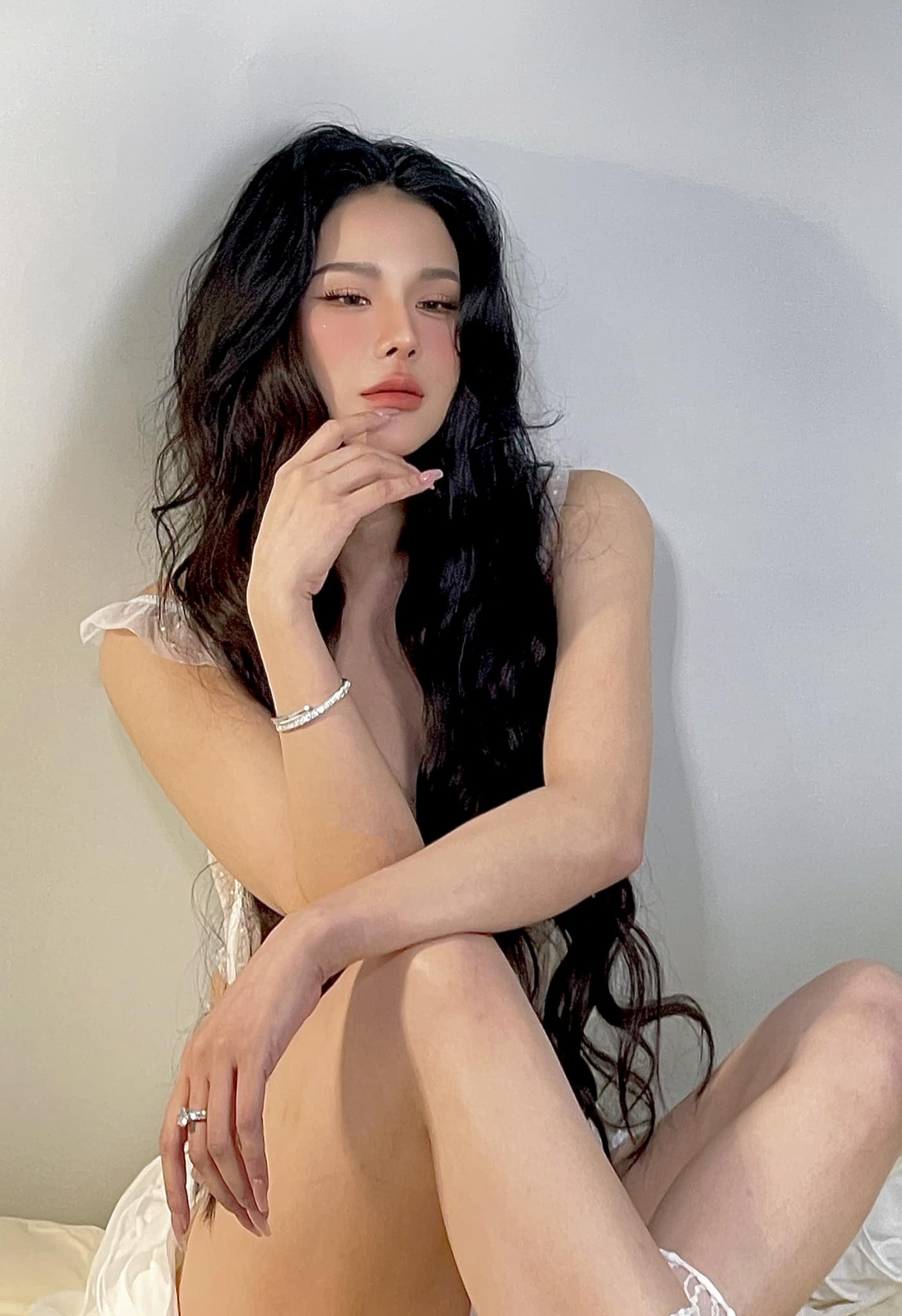 Tình duyên của sao nữ tuổi Tỵ: Người an yên bên chồng đại gia, người cay đắng rời khỏi nhà hào môn- Ảnh 6. Tình duyên của sao nữ tuổi Tỵ: Người an yên bên chồng đại gia, người cay đắng rời khỏi nhà hào môn- Ảnh 6.