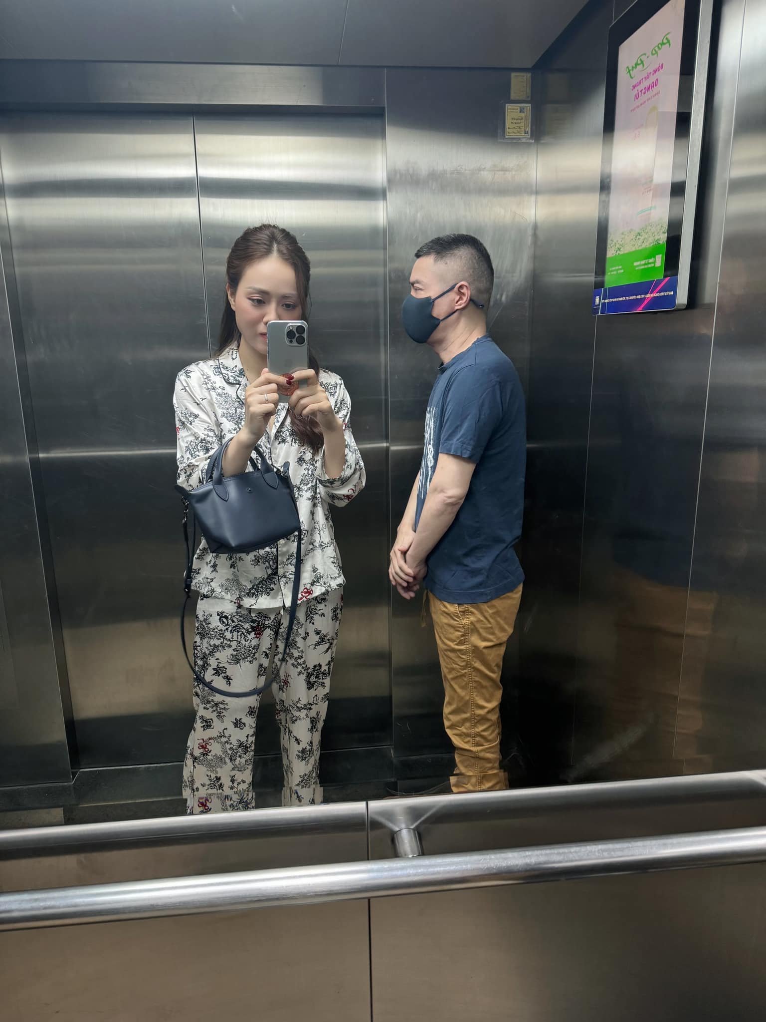 Vợ 1 nam NSND đăng clip rửa chân cho chồng, gọi chồng U55 là em bé: Vợ 1 nam NSND đăng clip rửa chân cho chồng, gọi chồng U55 là em bé: