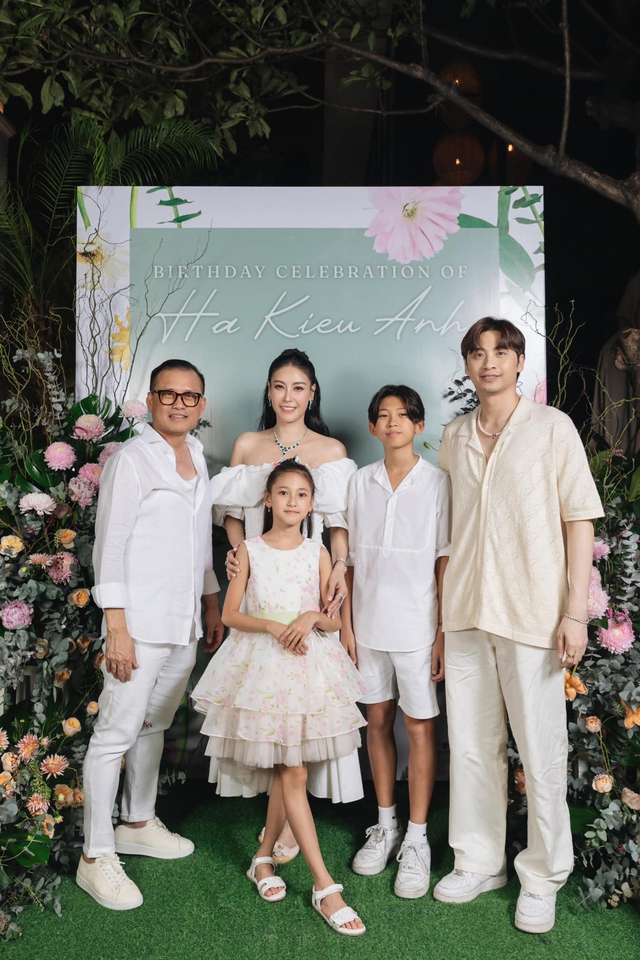 Tiểu thư nổi tiếng của Vbiz: Được ví như Hoa hậu nhí, gia đình thuộc dòng dõi quý tộc- Ảnh 1.