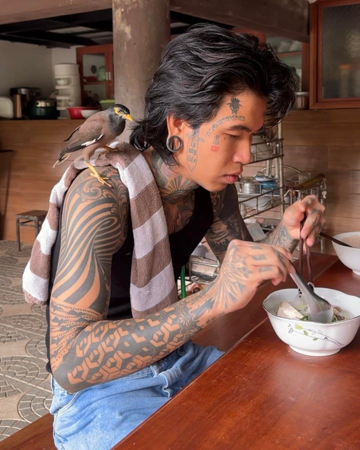 Quán quân Rap Việt mùa đầu: Hào quang vụt sáng rồi tàn lụi sau khi đổi nghệ danh- Ảnh 6. Quán quân Rap Việt mùa đầu: Hào quang vụt sáng rồi tàn lụi sau khi đổi nghệ danh- Ảnh 6.