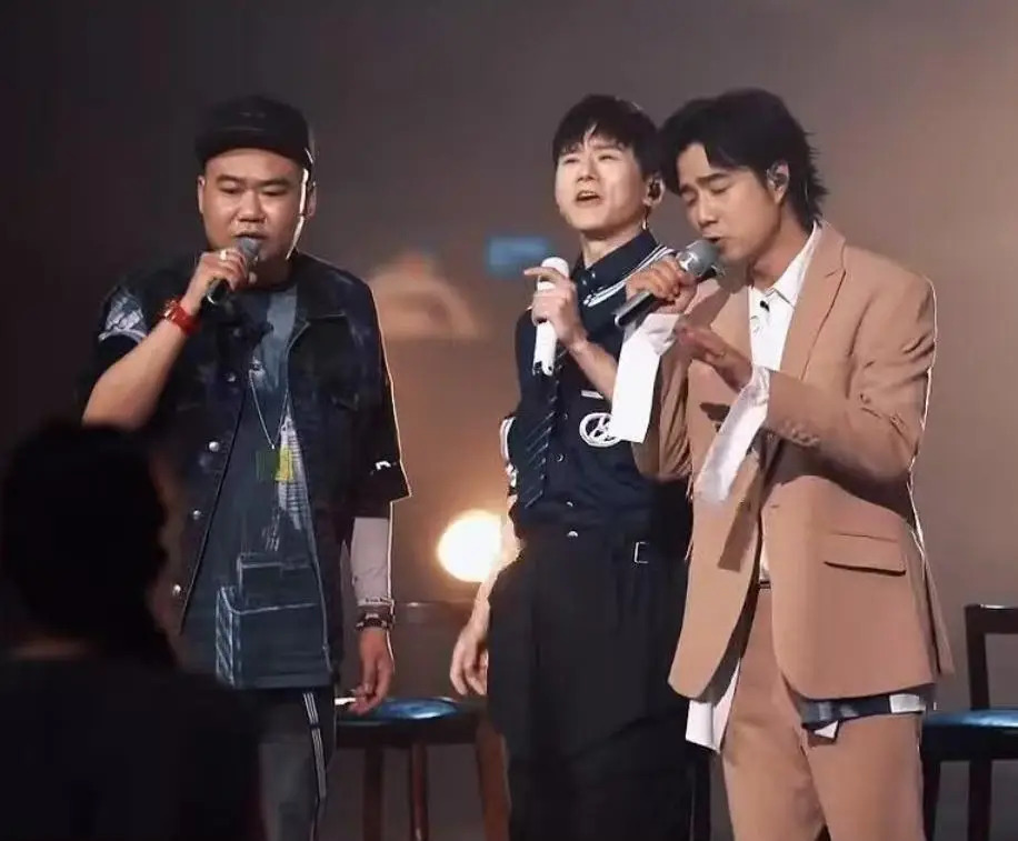 Nam ca sĩ qua đời đột ngột ở tuổi 44- Ảnh 2.