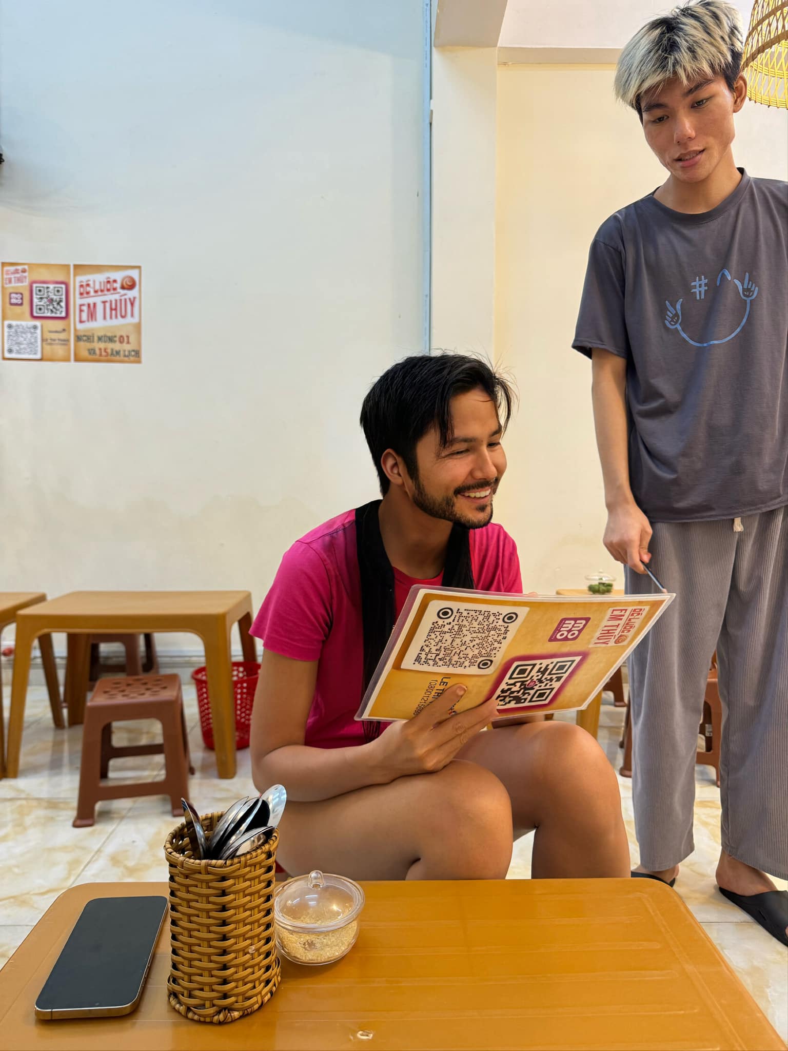 Chồng H’Hen Niê tung loạt ảnh hẹn hò bí mật suốt 7 năm, netizen liền phán: