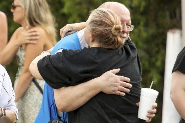 Tấn công bằng dao dã man giữa siêu thị Mỹ, người dân hoảng loạn tột độ “Chuyện này giống như trong phim!”- Ảnh 1.