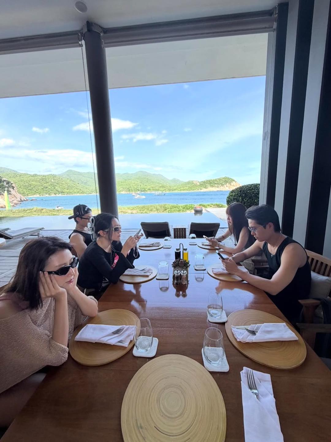 "Ảnh nóng" của Bích Phương và Tăng Duy Tân 44486n 1758891054433 17588910549101140738745 1758954136931377173003 1758968321115 17589683213671767116569 1760777082386386877979 1760780073780 17607800741051746232098