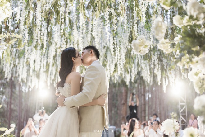 Đám cưới kín bưng của phú bà - tổng tài Vbiz: Khách mời tham dự phải ra