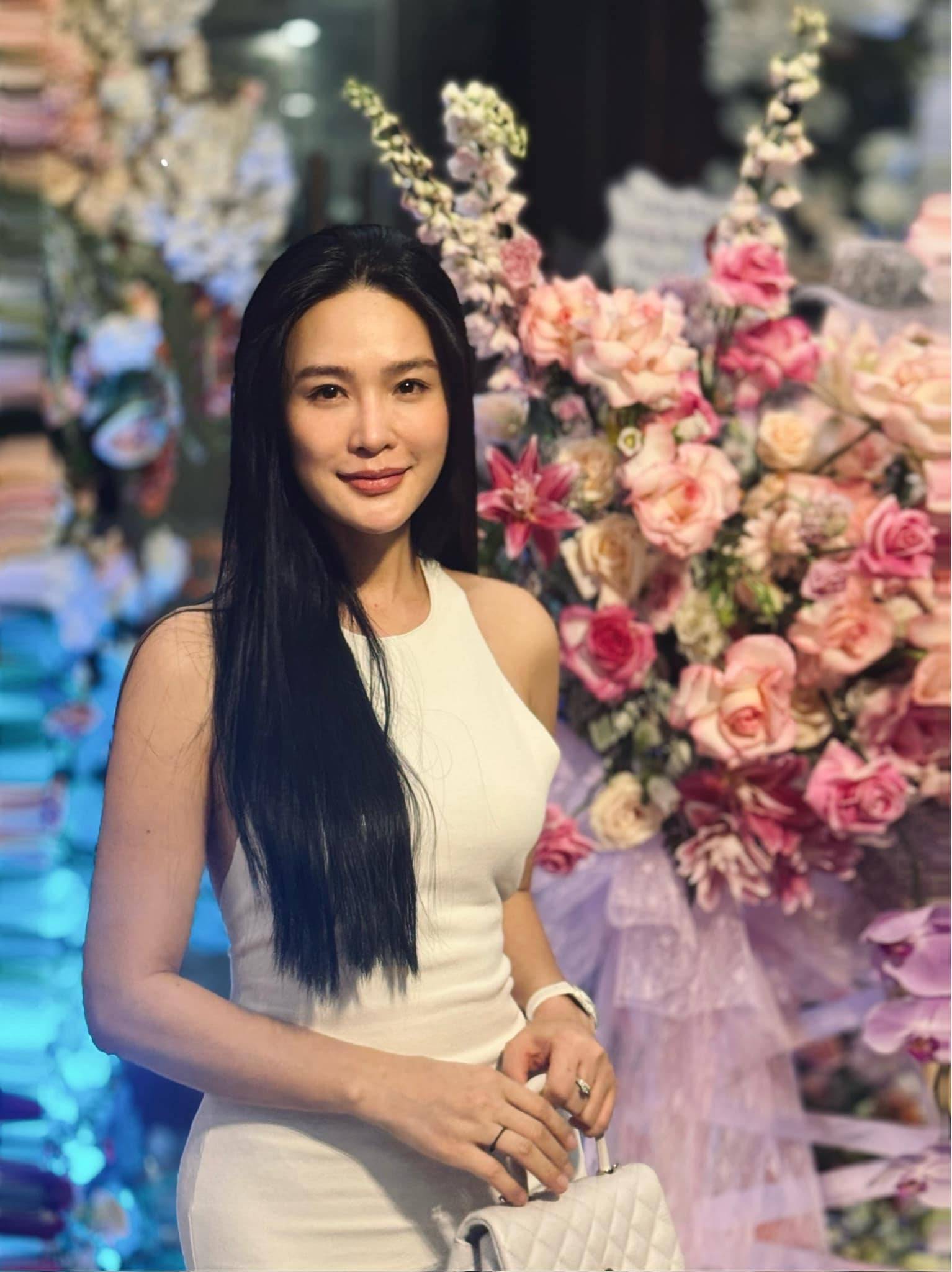 Nữ ca sĩ là Trung tá Quân đội vừa đăng thông báo khẩn: U45 vẫn xinh đẹp, 5 năm ly hôn chưa yêu ai- Ảnh 3.