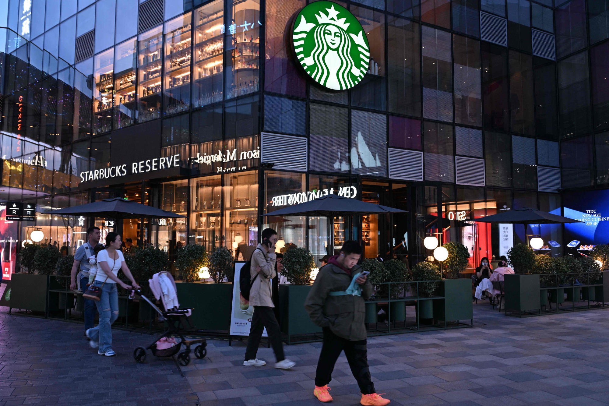 Starbucks vừa thông báo giảm giá mạnh hàng chục món trong menu: Vì sao lại có quyết định gây sốc này?- Ảnh 2.