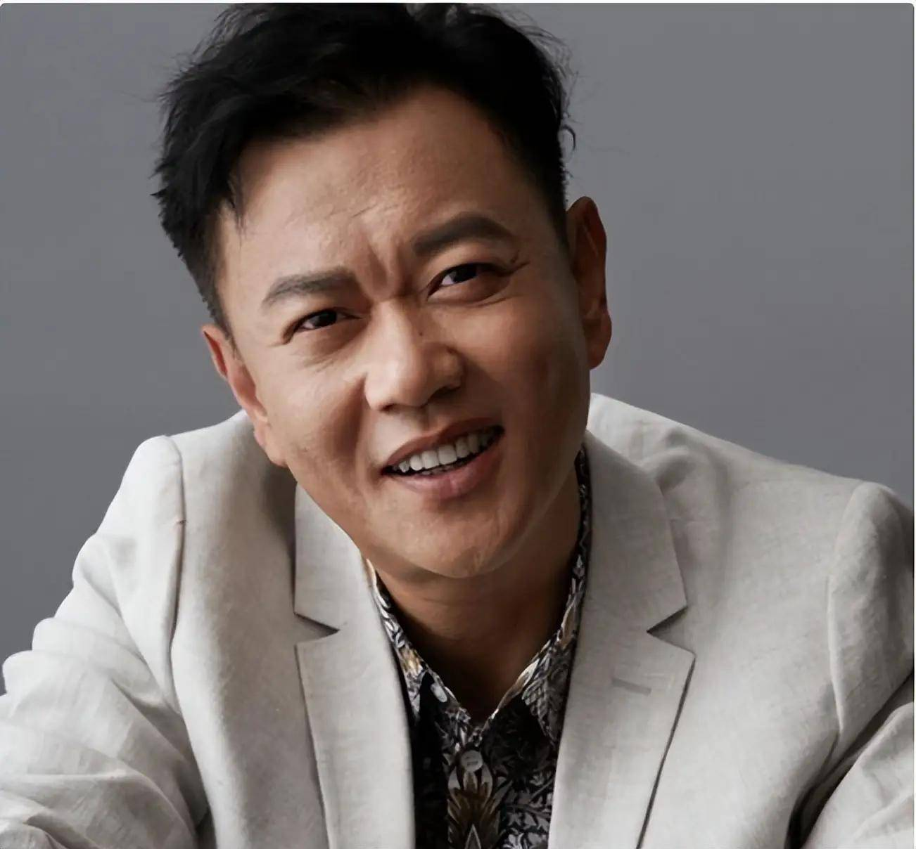 Chưa từng có ở showbiz: Tổng tài hàng real phải đi rửa bát thuê để đóng phim, gia sản 18.000 tỷ không bằng 1 phút lên hình- Ảnh 6.