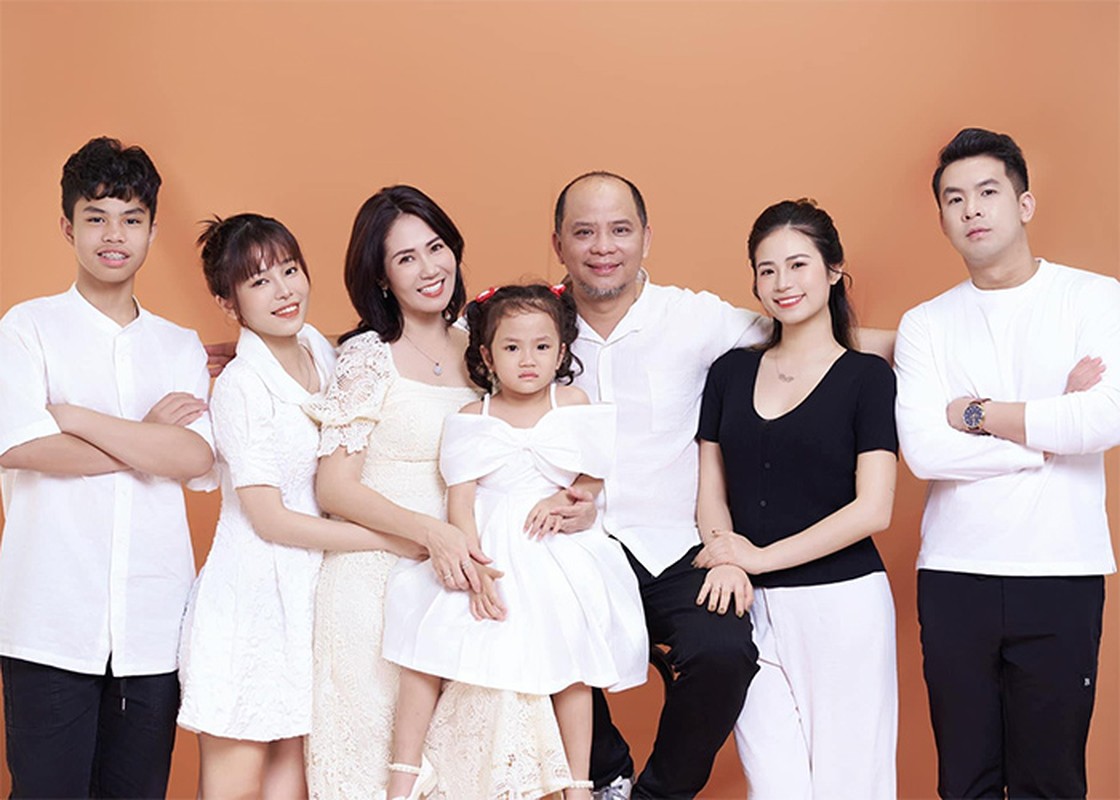 Những ông bố đông con nhất showbiz Việt: Bận rộn tới mấy vẫn hết lòng quan tâm, yêu thương các con- Ảnh 5.