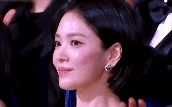 Bức ảnh khiến Song Hye Kyo vướng thị phi- Ảnh 2. Sốc nhất Rồng Xanh 2025: Lộ số phiếu bầu cho Song Hye Kyo, 40 triệu người không tin đây là sự thật