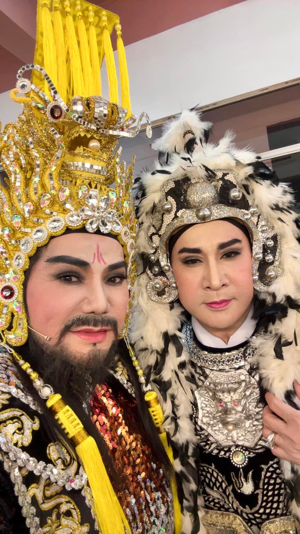 Sao nam Vbiz nhận cát-xê bằng vàng: Sống ở biệt thự có vị trí đắc địa 40 tỷ, bí ẩn 1 thông tin- Ảnh 7.