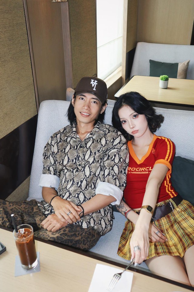 Sao nam Vbiz và bạn gái Trung Quốc kỷ niệm 5 năm yêu, hơn 500.000 người dán mắt xem món quà có 1-0-2- Ảnh 2.