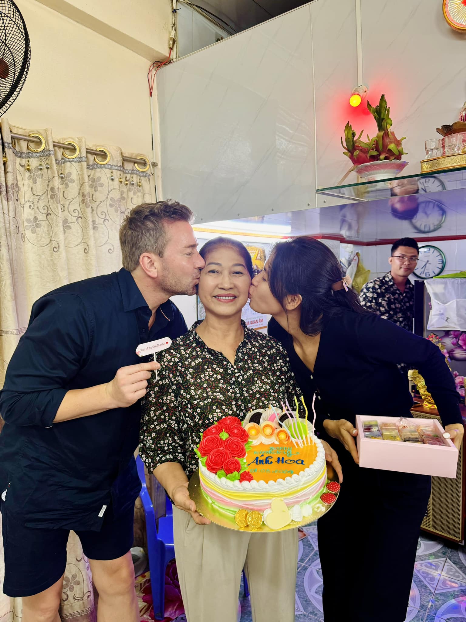 Nhận tin nhắn vỏn vẹn 5 chữ từ chồng Tây, mỹ nhân Việt bất ngờ thừa nhận Nhận tin nhắn vỏn vẹn 5 chữ từ chồng Tây, mỹ nhân Việt bất ngờ thừa nhận