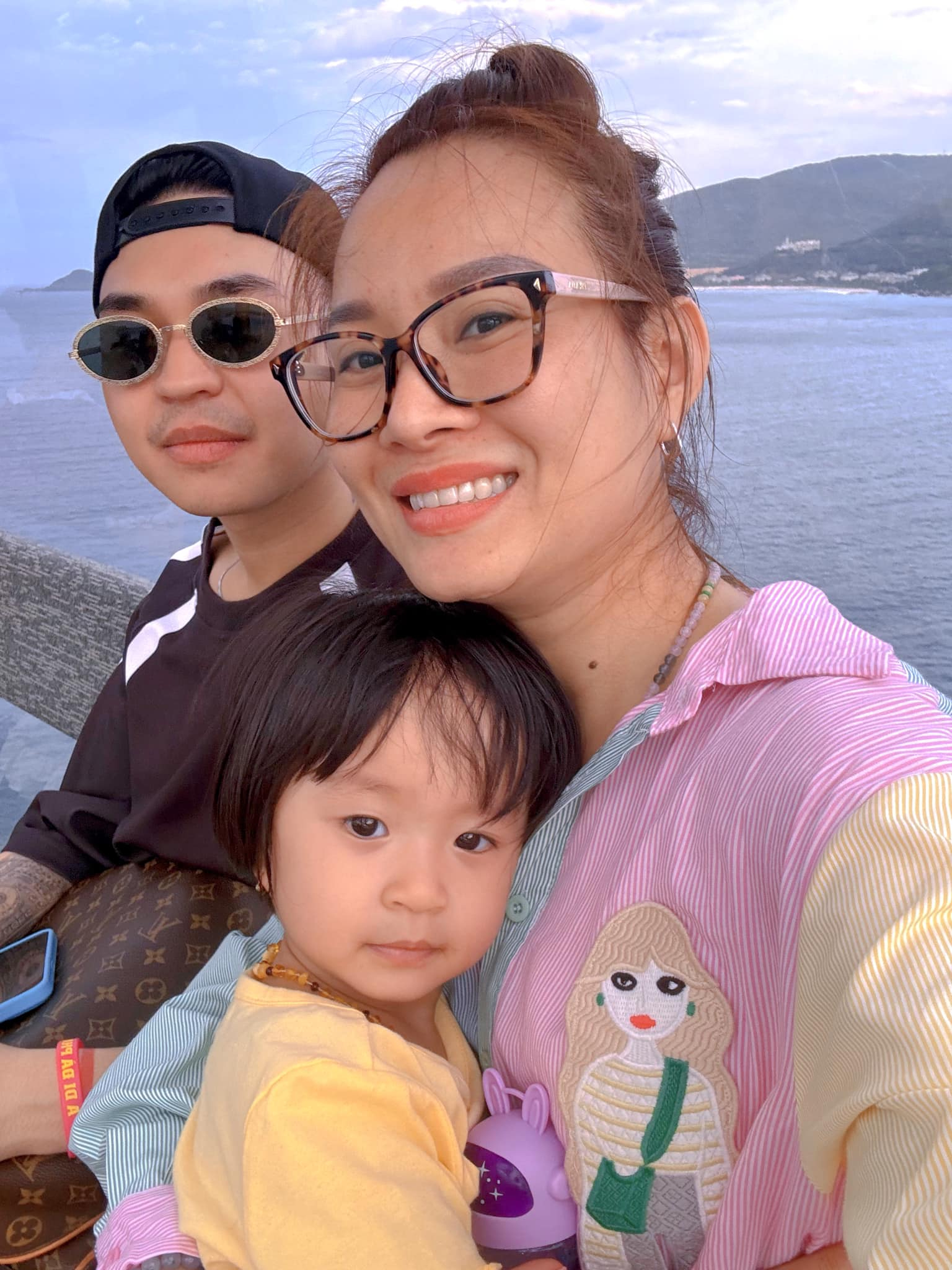 Vợ hơn 8 tuổi, lỡ 1 lần đò, có 2 con riêng của nam ca sĩ Việt lo sợ 1 điều- Ảnh 1.