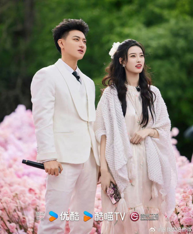 "Tóm gọn" hình ảnh nghi con đầu lòng của chủ tịch showbiz và nàng thơ gen Z 4569565229036457484539993314742767475323877n 1041 1724919142030 1724919144287536657406 1750824508431 1750824509296773798200 1750835117984 17508351184851452920698