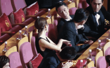 Hot nhất Đêm hội Weibo: Dương Tử - Lý Hiện làm hành động giống hệt Lâm Tâm Như - Hoắc Kiến Hoa Hot nhất Đêm hội Weibo: Dương Tử - Lý Hiện làm hành động giống hệt Lâm Tâm Như - Hoắc Kiến Hoa