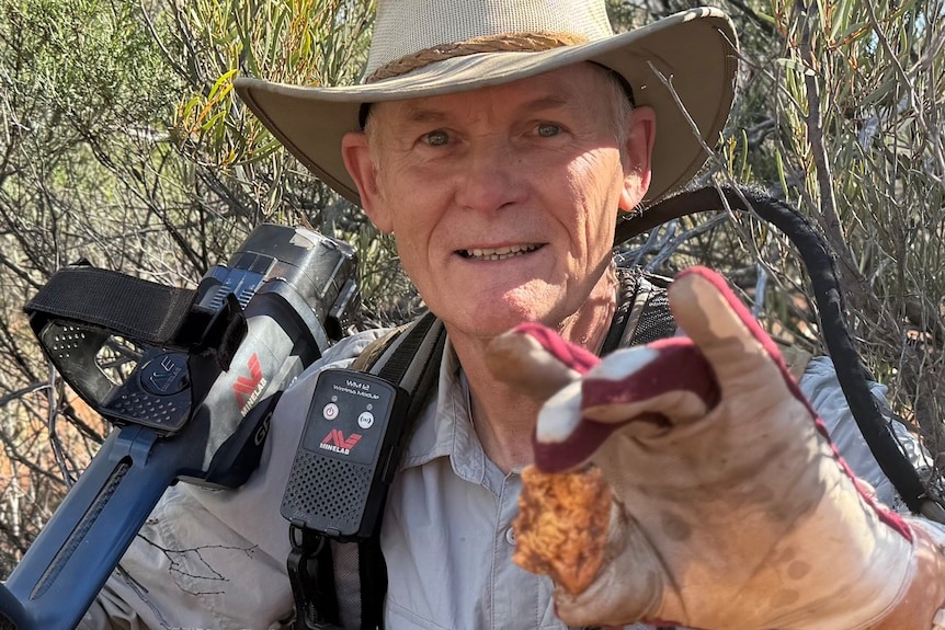 Phát hiện cục vàng trị giá hơn 1 tỷ đồng khi đang quay video YouTube- Ảnh 1.