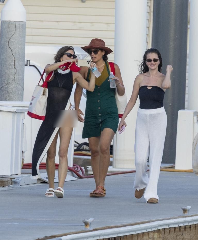 Selena Gomez giảm cân cỡ này, đúng là sắp cưới có khác!- Ảnh 7.