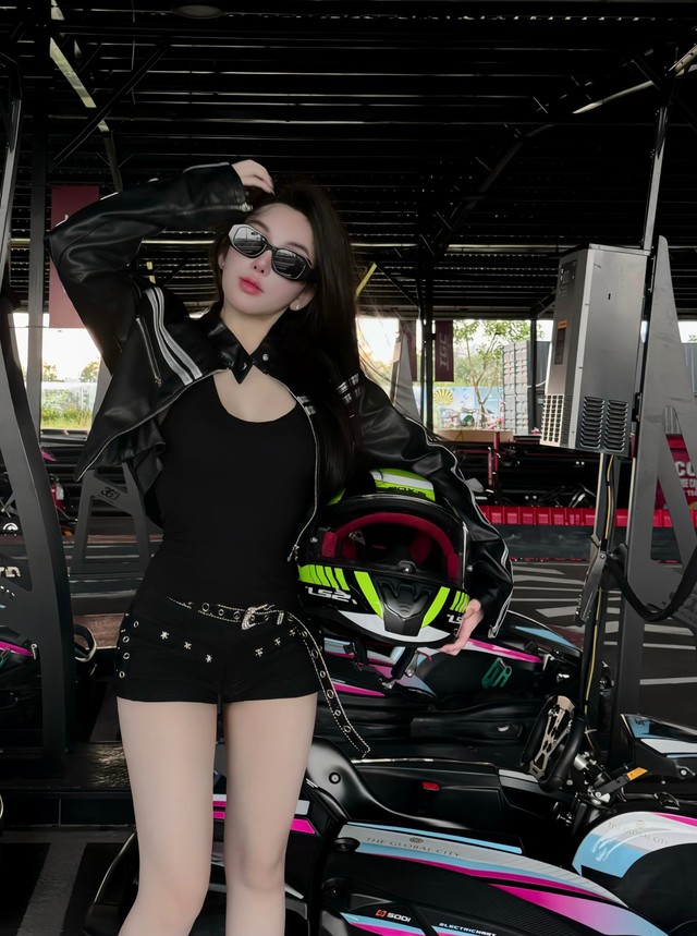 Chân dung nữ streamer bất ngờ xuất hiện trên live của Ngọc Kem tố ViruSs, giao diện