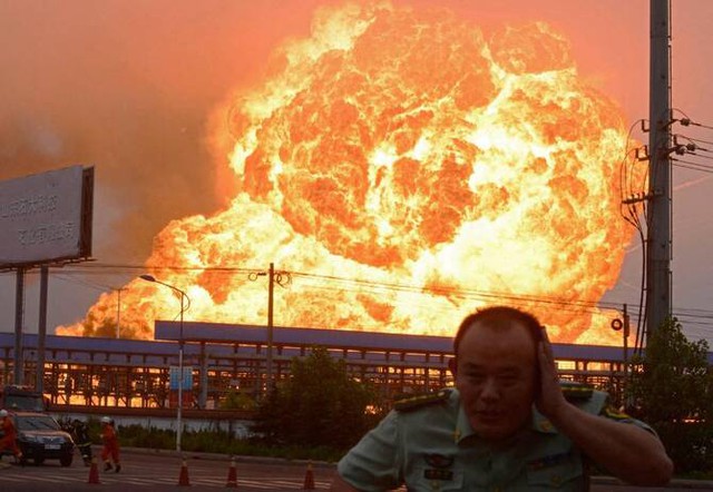 Cảnh hoang tàn còn lại sau vụ nhà máy hóa chất nổ như