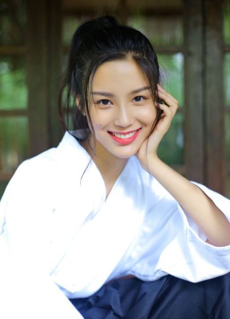 Ngu Thư Hân sang Thái Lan ghi hình giữa ồn ào sự nghiệp- Ảnh 2.