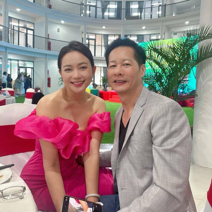 Hoa hậu Việt lấy chồng hơn 26 tuổi: Được sang tên tài sản trăm tỷ- Ảnh 4.