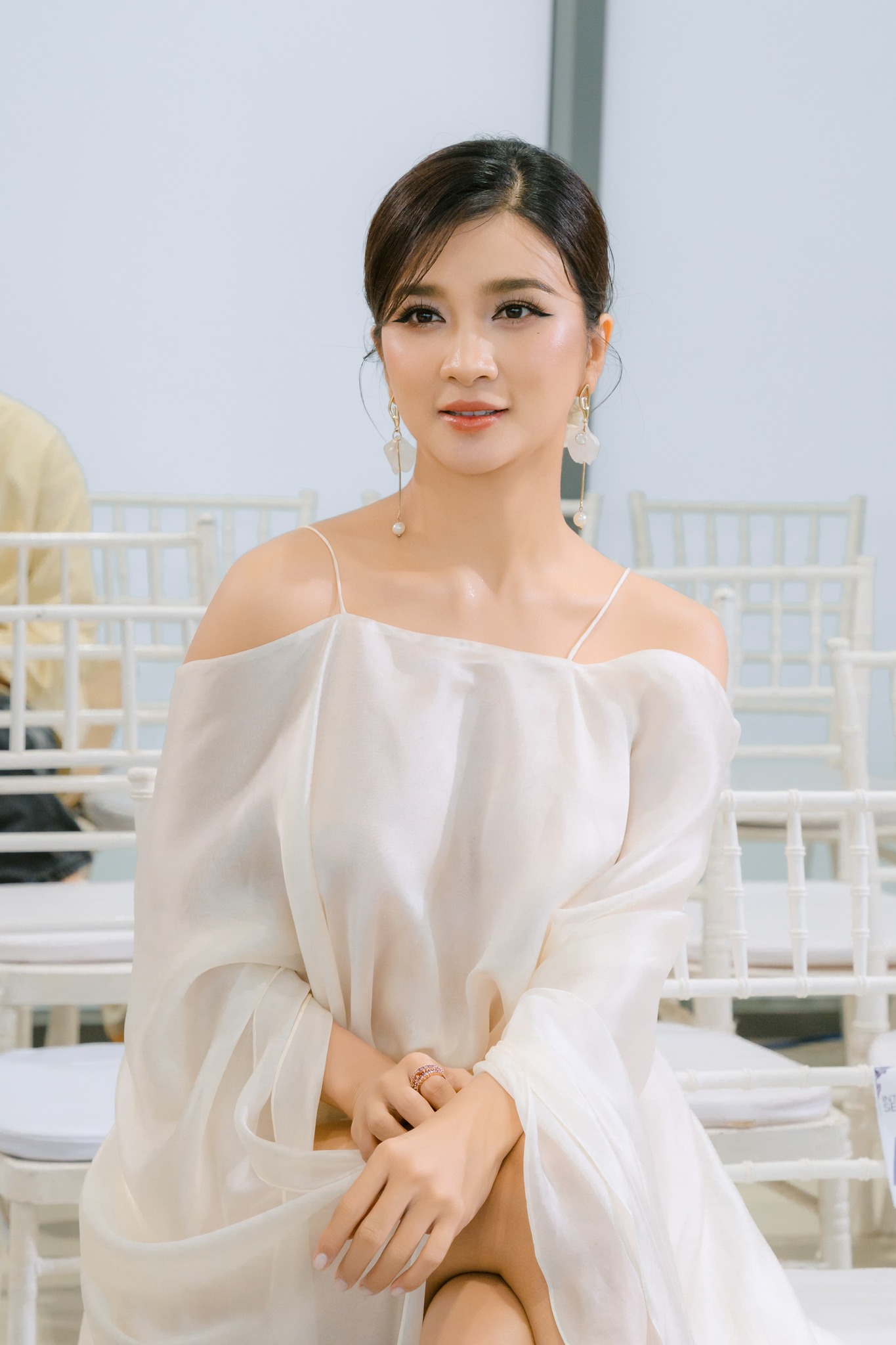 Nữ NSƯT sở hữu nhà mặt tiền quận 1, U40 đẹp như đôi mươi vẫn lẻ bóng, một mình nuôi con- Ảnh 4.