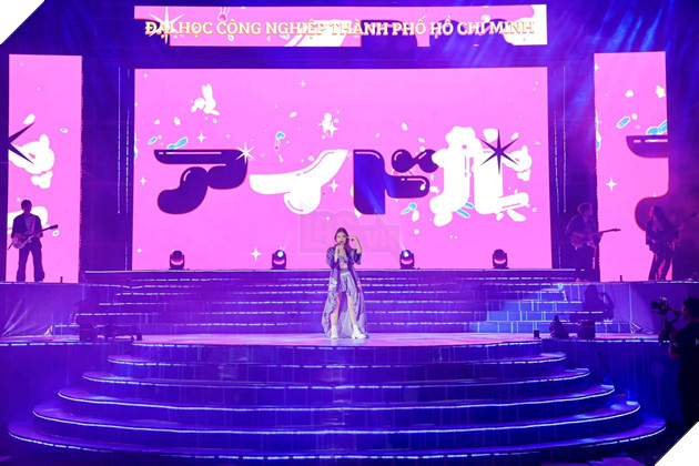 Bat ngo: Ca khuc anime Bất ngờ: Ca khúc anime Idol vang lên trong lễ khai giảng đại học!