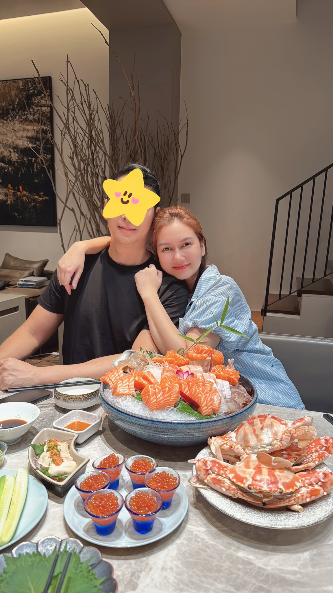 "Mỹ nhân phim giờ vàng VFC" bầu lần 3 với chồng doanh nhân bí ẩn hơn 11 tuổi? 46302131589805205453155191476657308487168423n 1738071425705 17380714259122041373108 1761099558484 17610995589161013437980 1761103937098 17611039374322083988281