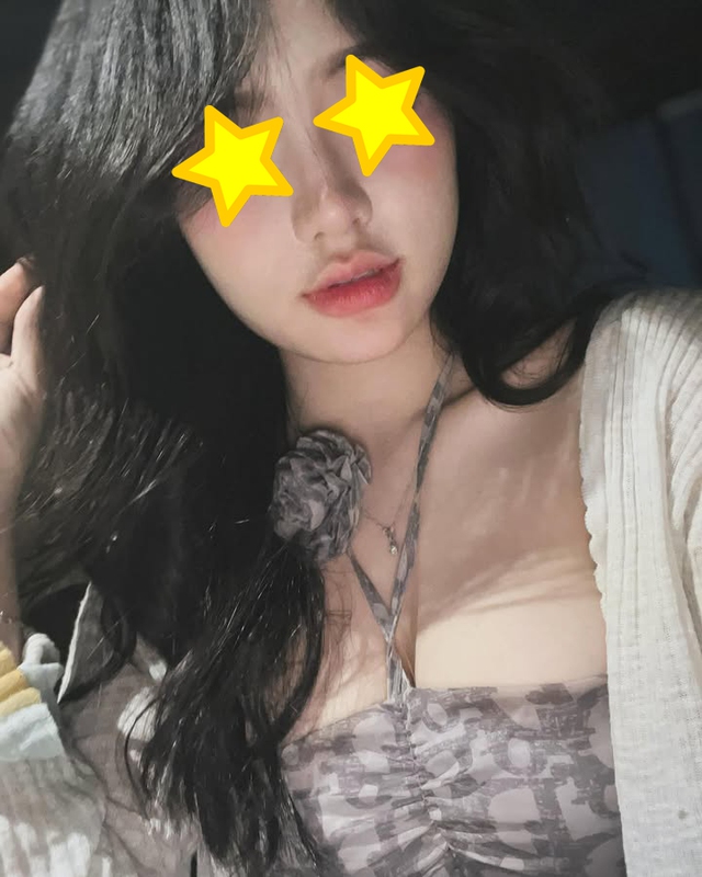 Bất chấp tin đồn nhạy cảm, TikToker “gây bão” vẫn đều đặn khoe dáng khiến người xem bàn tán xôn xao- Ảnh 2. Bất chấp tin đồn nhạy cảm, TikToker “gây bão” vẫn đều đặn khoe dáng khiến người xem bàn tán xôn xao- Ảnh 2.