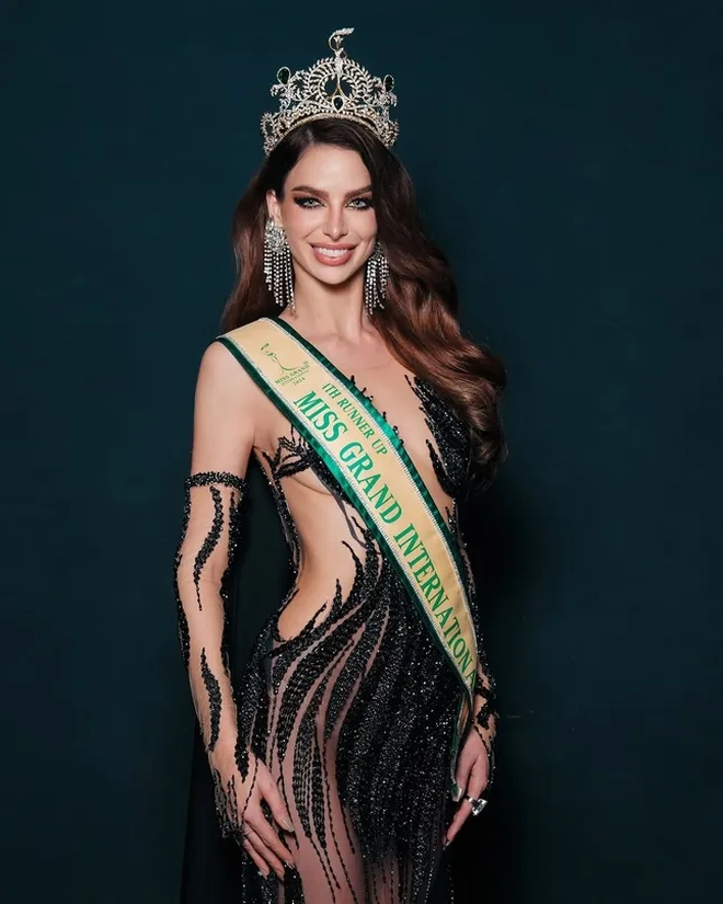 Cách bổ nhiệm á hậu chẳng giống ai- Ảnh 1. Cách bổ nhiệm á hậu chẳng giống ai- Ảnh 1.