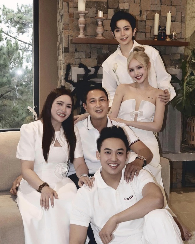 Gil Lê mê Xoài Non ra mặt,