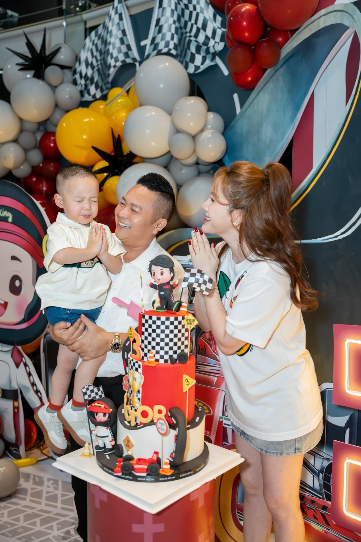 Sao nữ Vbiz gây bùng nổ khi trả lời câu hỏi kém duyên