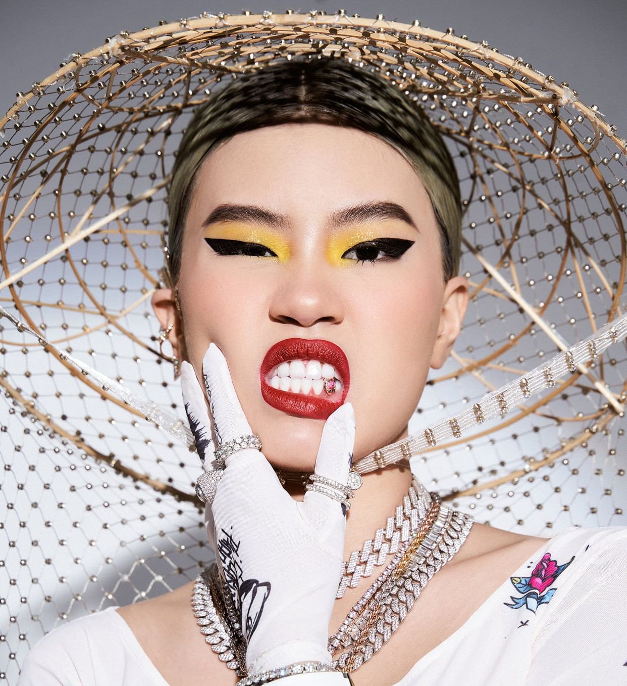 465901790-1110460780655502-3652323501730451695-n-8043-5579-1742863235-106-width1242height1357 Pháo có cá tính hiếm có trong dàn rapper nữ Việt.