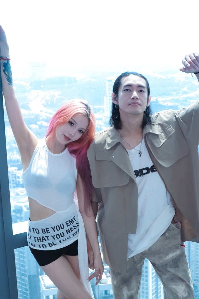 Sao nam Vbiz và bạn gái Trung Quốc kỷ niệm 5 năm yêu, hơn 500.000 người dán mắt xem món quà có 1-0-2- Ảnh 4.